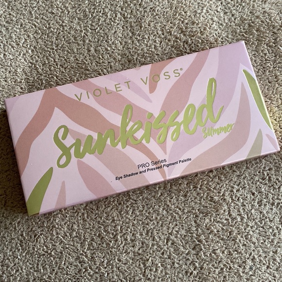 🌟$5 add on🌟Violet Voss Eyeshadow palette - Picture 7 of 8